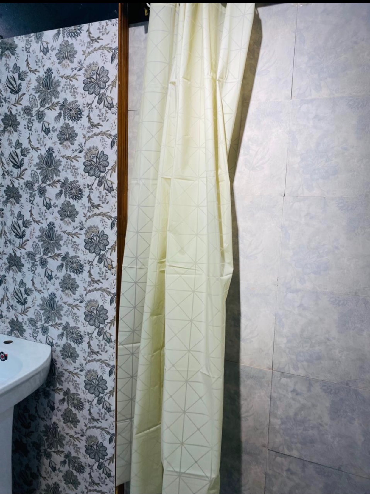 Plastic Shower Curtain,bathroom Curtain, Bath Shower Curtain, Waterproof Curtain, Shower Curtain Set With 12 Rings, Size 180 Cm X 180 Cm