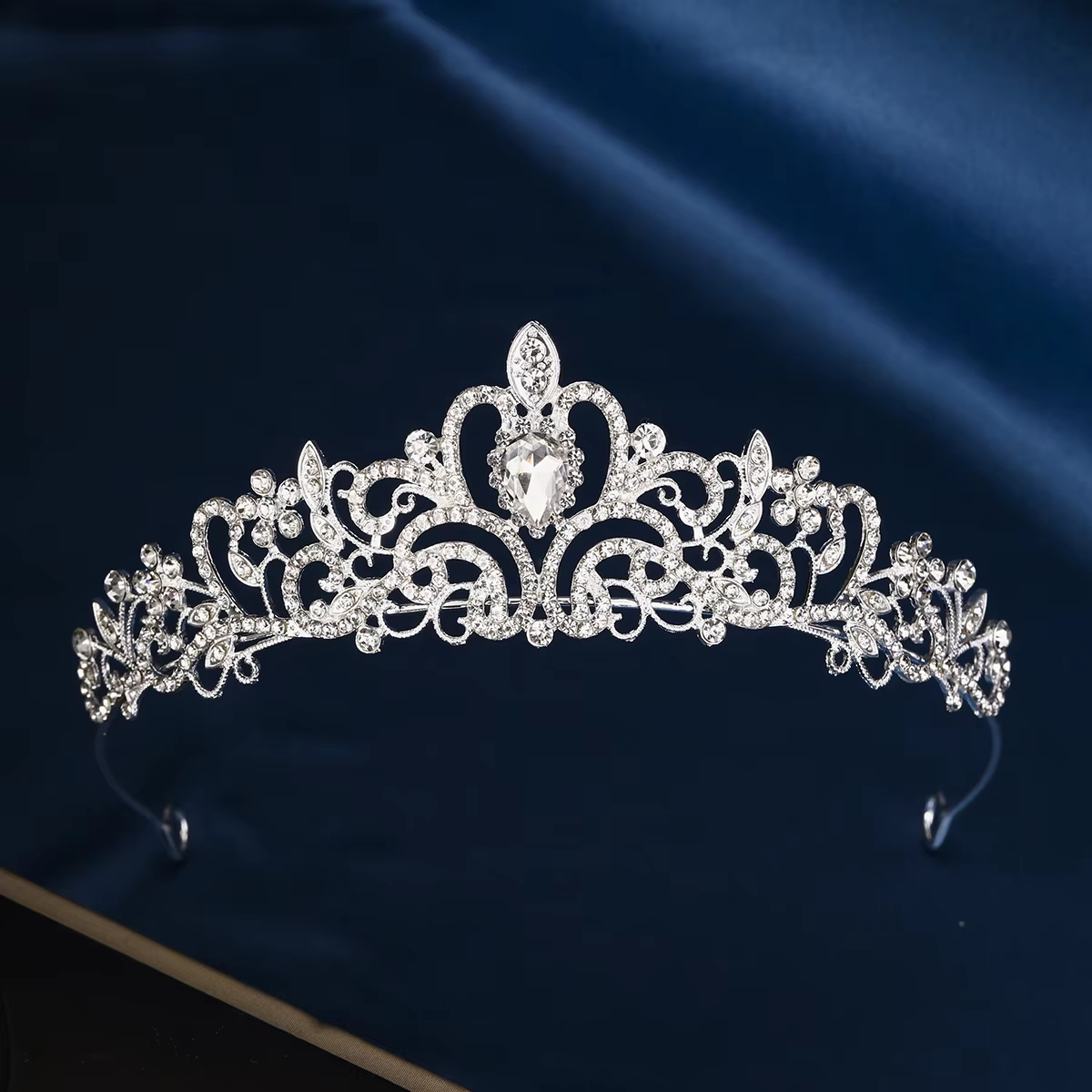 Shiny Silvery Rhinestones Crown Bridal Hollowed Geometric Crystal Tiara Birthday Jewelry Bride's Exquisite Wedding Accessories A