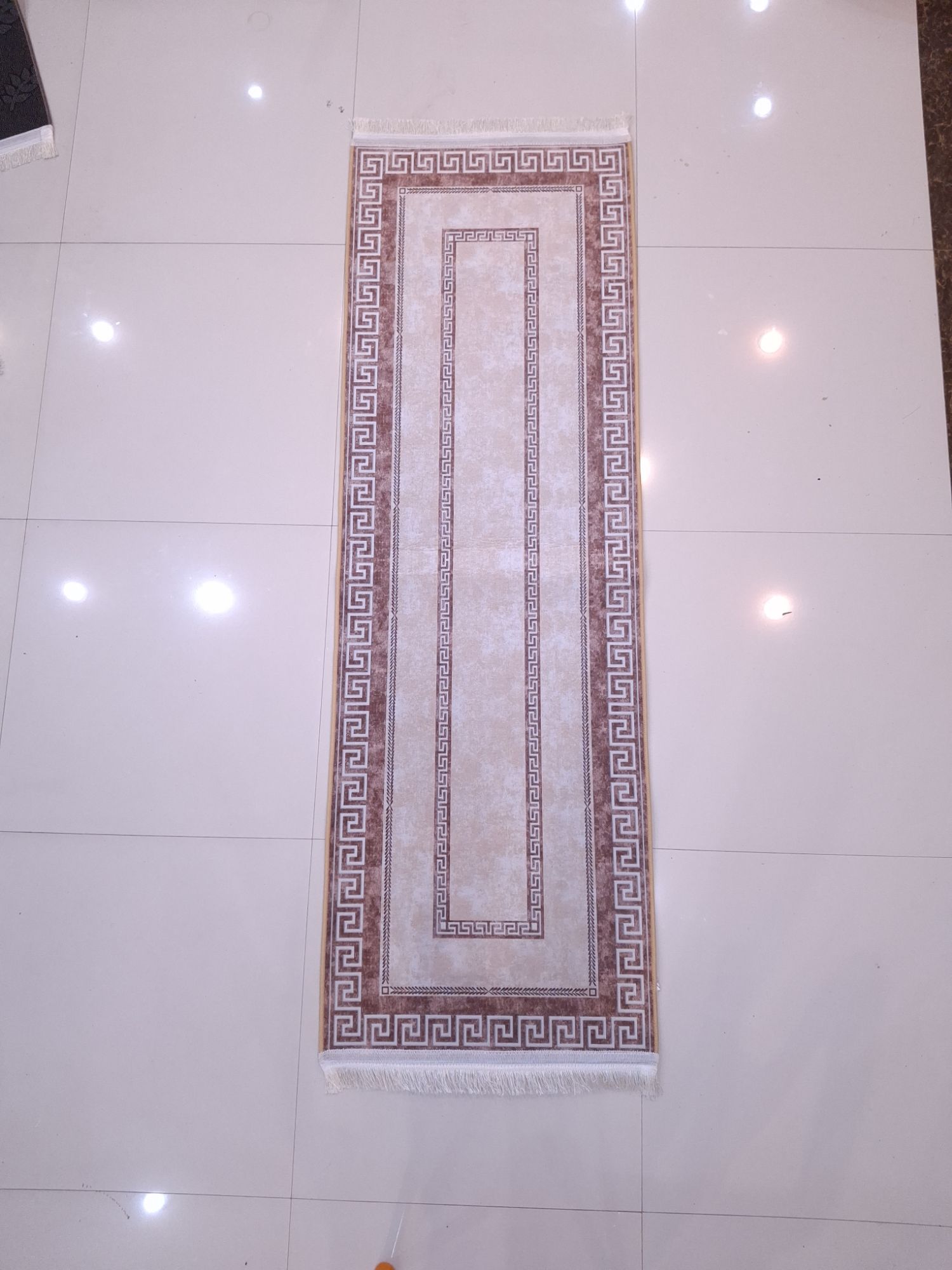 2x6 Feet Anti-Slip Silk Runner Rug, Bamboo Silk Polyester Carpet, Machine Made, Non-Shedding, Stain Resistant, Soft and Comfortable, Washable at 30ºC