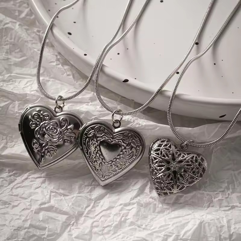 Y2K Vintage Heart Locket Necklace Set Silver Tone Photo Frame Pendant Snake Chain Necklaces for Women E-girl Grunge Aesthetic