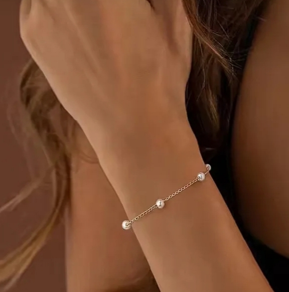 Simple and elegant pearl beaded bracelet for girls