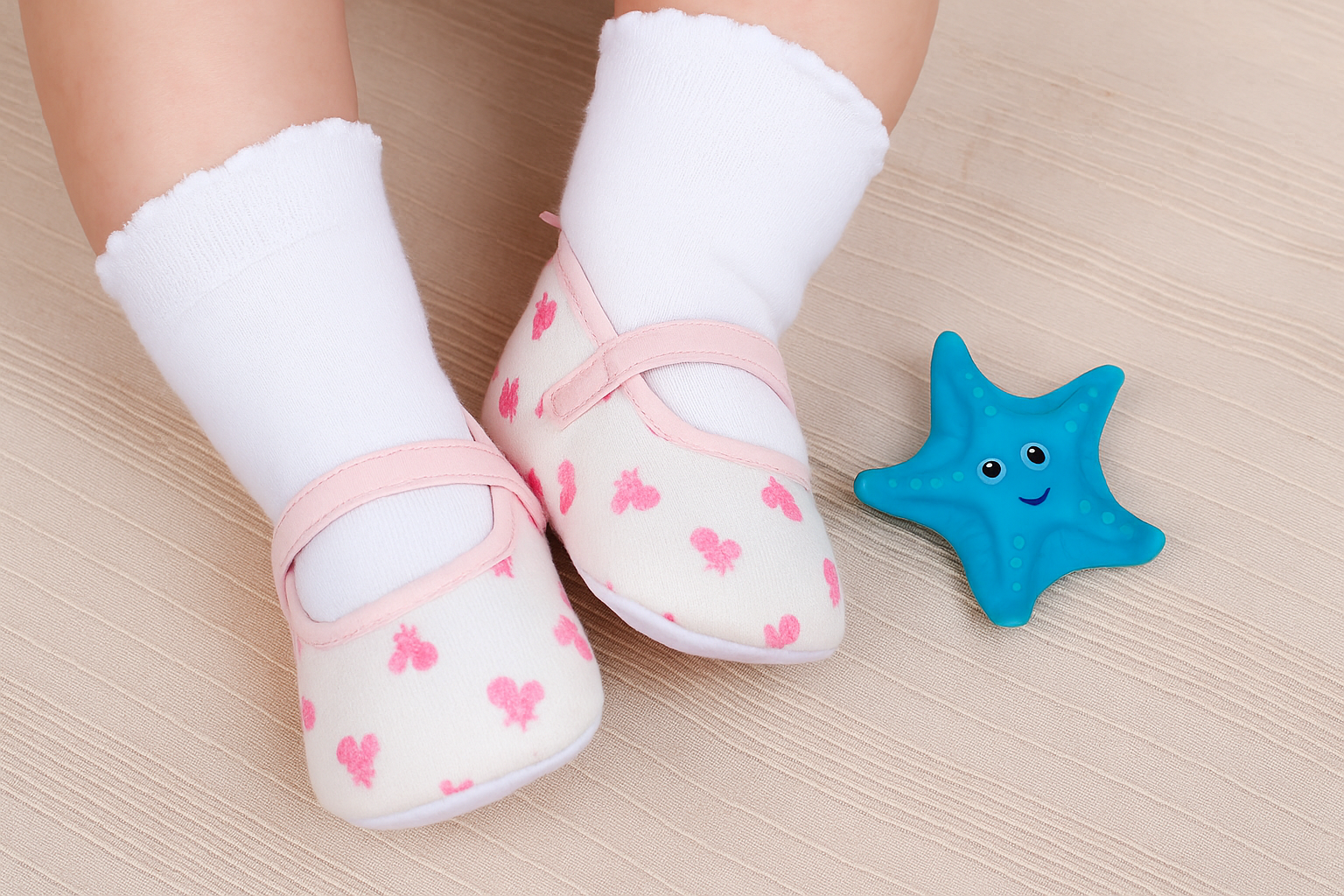 baby shoes imported stylish .baby sneakers skidders boy girl unisex imported
