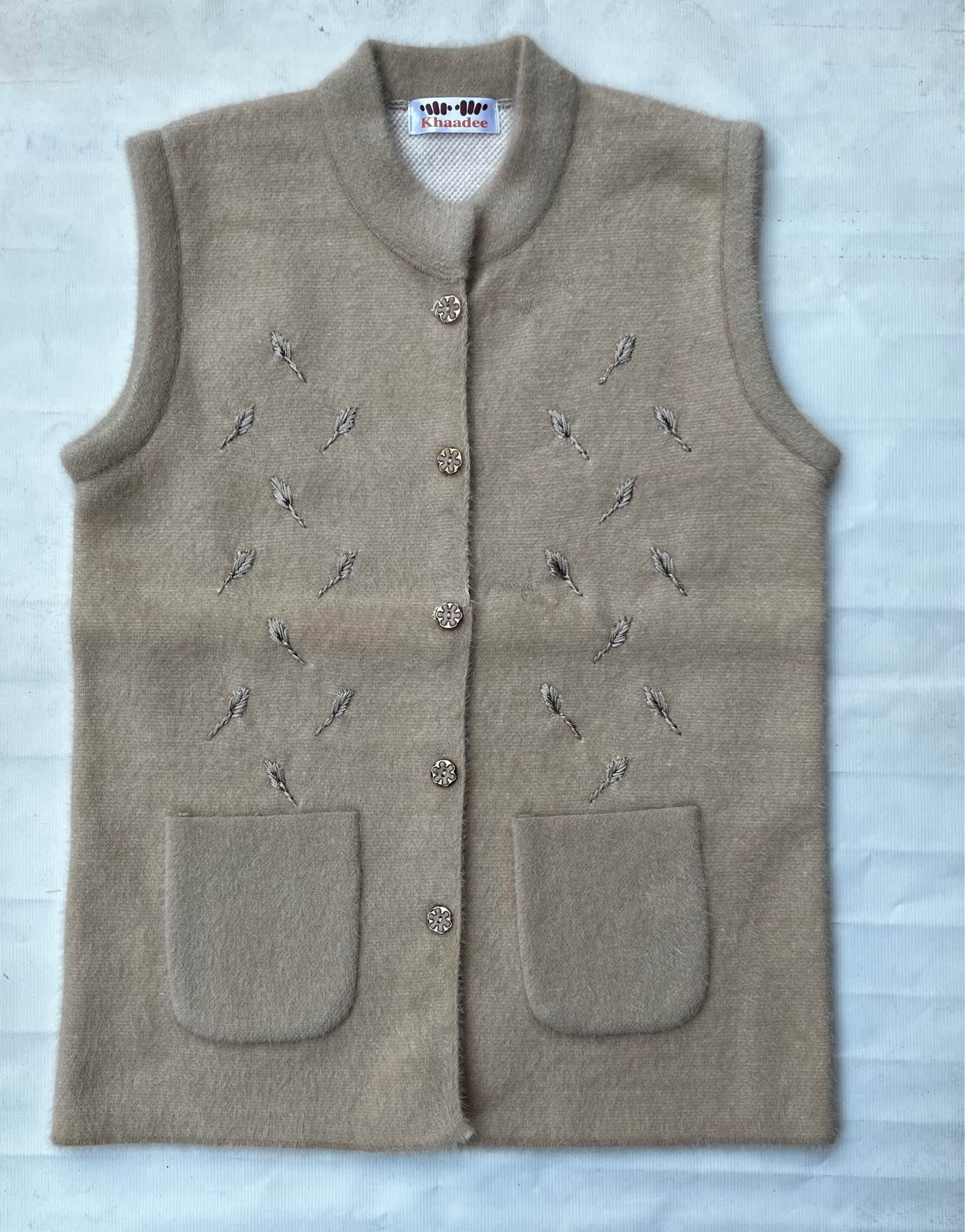 Sleeveless sweaters for women super soft wool Cardigans Embroidered with beads and stones