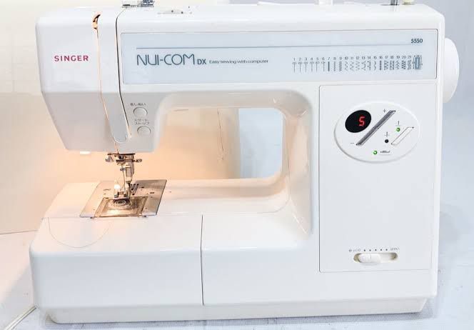  Singer Mechanical Sewing Machine, White