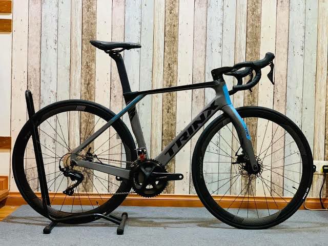 Trinx tornado 1.1 carbon road bike on sale price