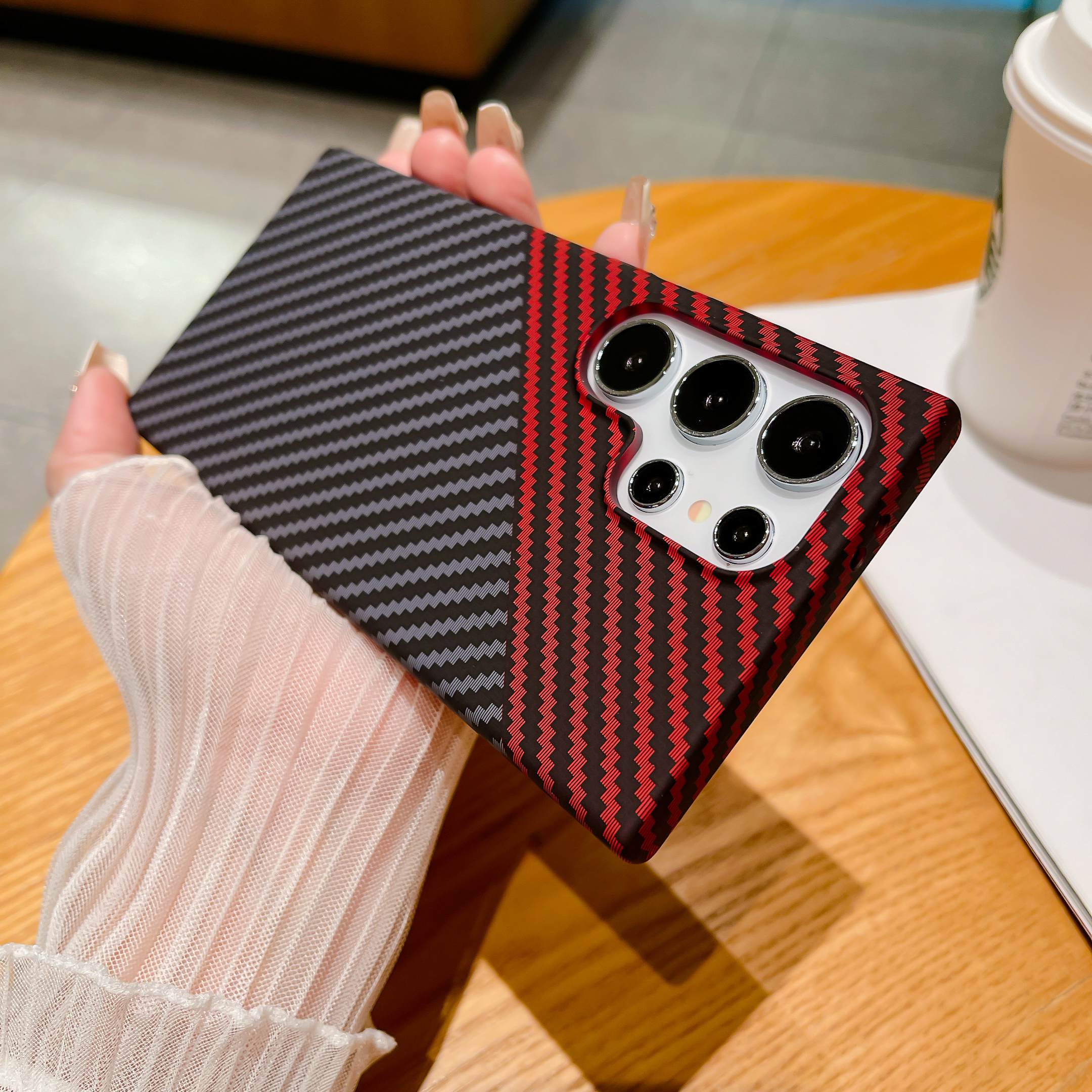 Ultra Thin Carbon Fiber Textured Phone Case For   S24 S23 S22 Note 10 Plus Note 20 Ultra Shockproof Hard Back Cover