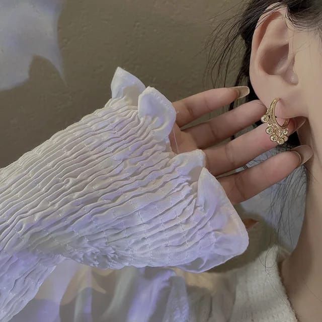Unique Golden earrings for ladies