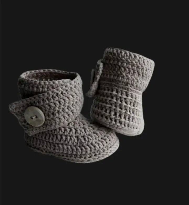 Baby woolen shoes on sale design