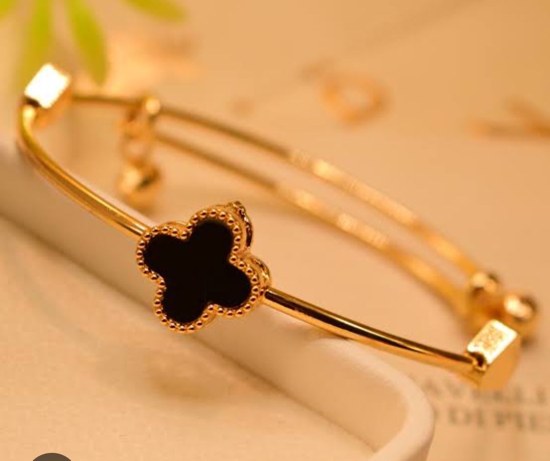 Alloy Adjustable Clover Bracelet for Women – Trendy Pair of Bangles – Classic Style – All Season, Available in Multicolors