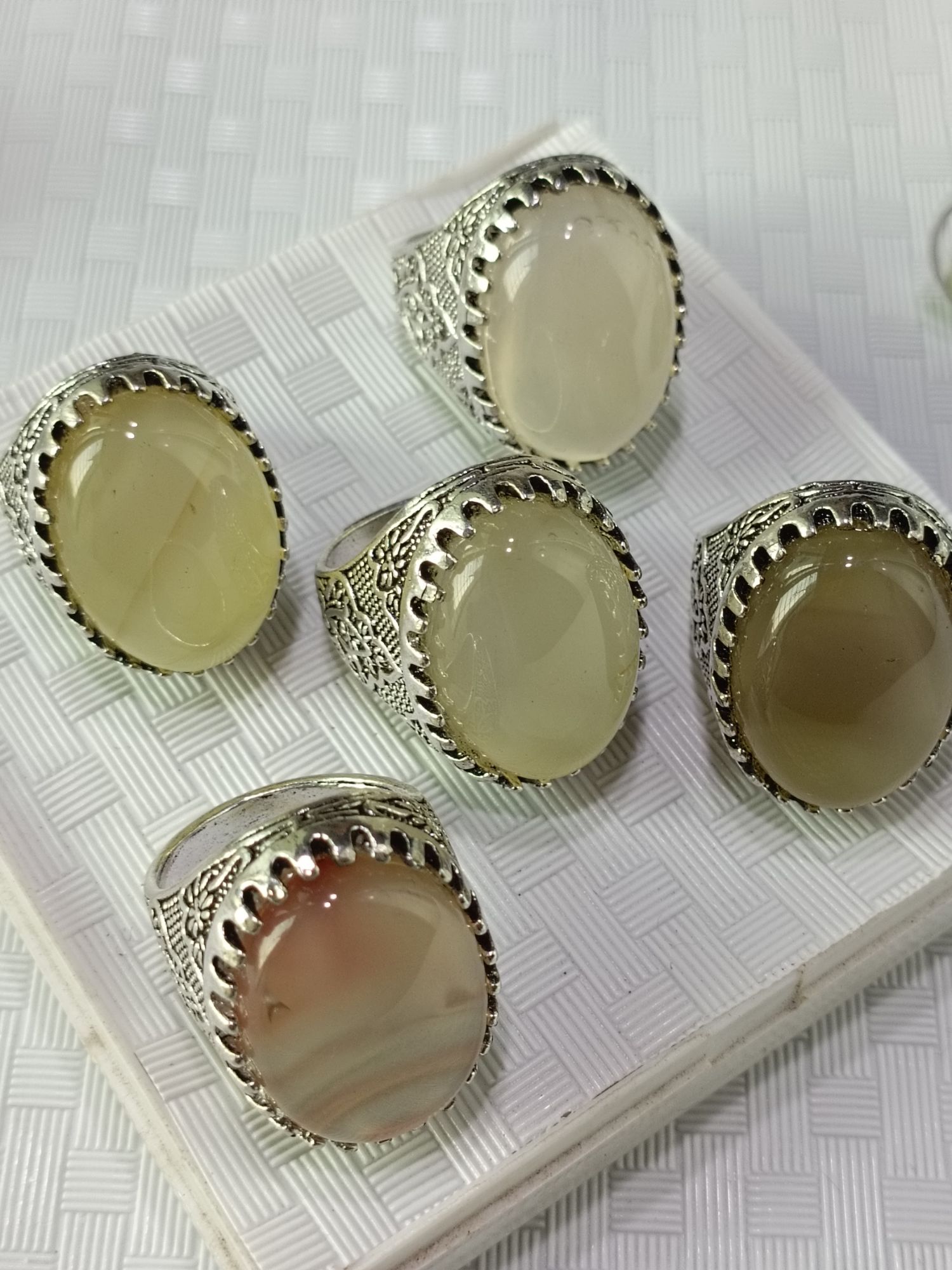 Big Size Ymami Haqeeq Ring different Colours Haqeeq italian rings Big stone ring 100% Orignal Aqeeq/Akik/agate/nag/stone/Gemstone/Haqeeq/yamni Haqeeq Stone/yamni Haqeeq gemstone/aqeeq stone/yamni aqeeq gemstone.