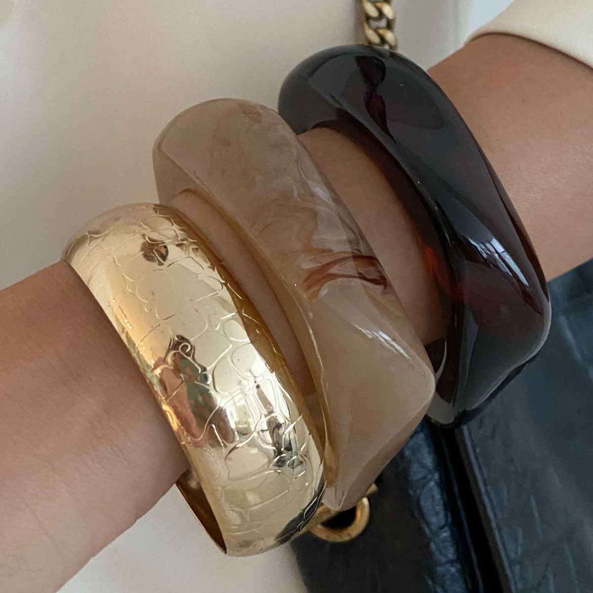 Salircon 3 Styles 2025 New Irregular Beige Coffee Resin Bangles Women Punk Geometric Metal Wide Thick Bracelet Wristband Jewelry