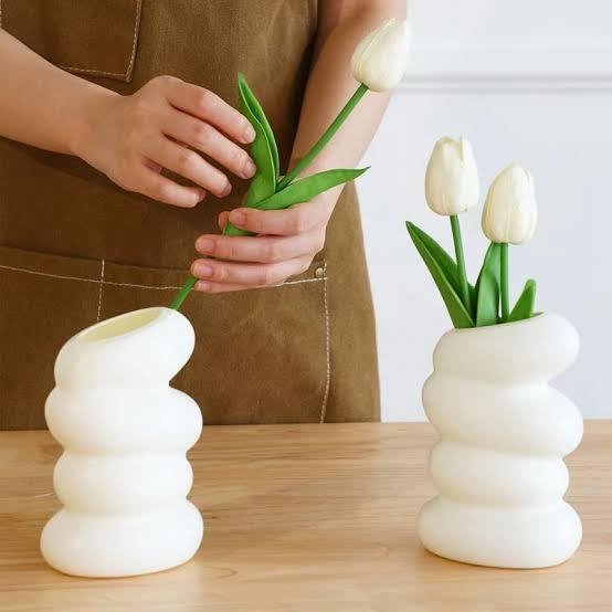 Pack of 2 Spiral shaped Wavy Unbreakable plastic vase,height 6 inches Elegant Decor for Home, Office & Living Spaces( only vase)