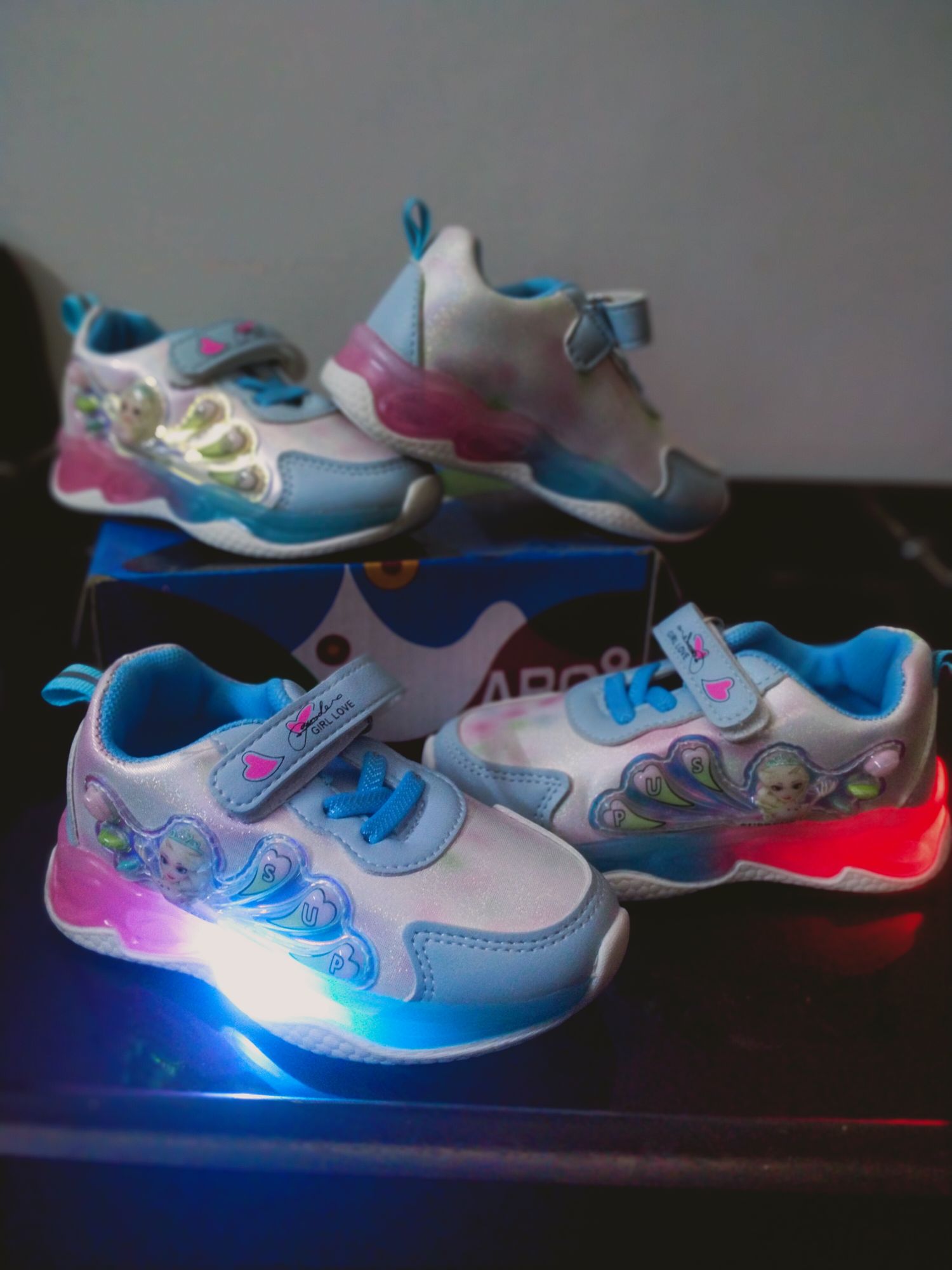 imported shoes for kids, LED sole light, best quality boys and girls shoes, High quality shoes, sneaker shoes for baba and baby. C-04