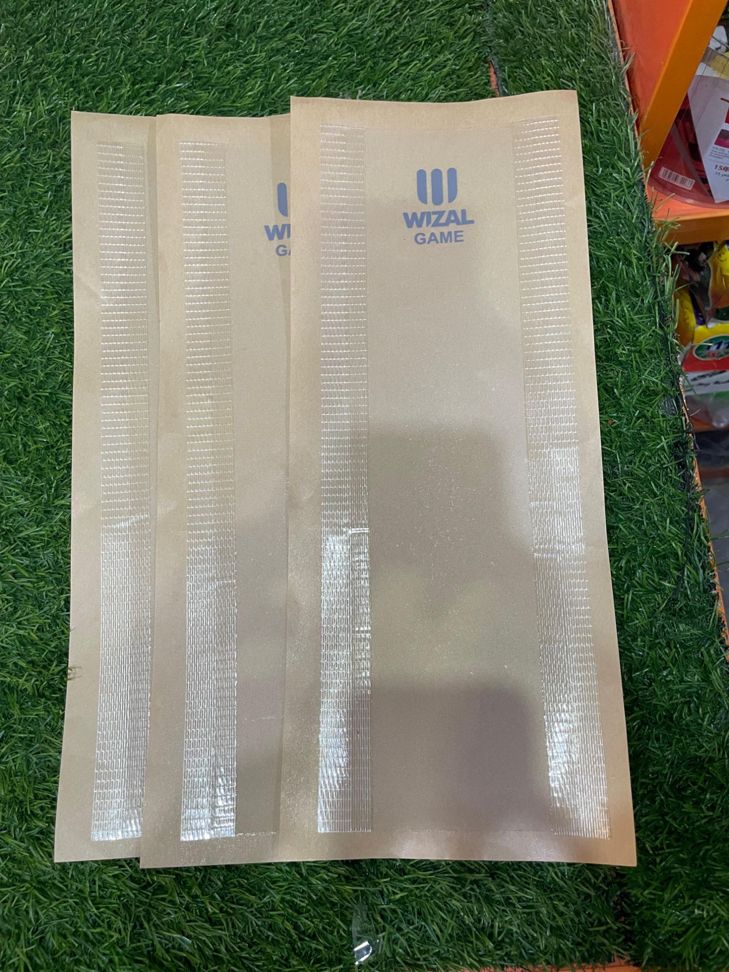 Cricket Bat Protection TOP QUALITY ANTI SCUFF
SHEET FIBRE PROTECTION SHEET [15CM x 30.5CM
Top Quality I Anti Scuff |