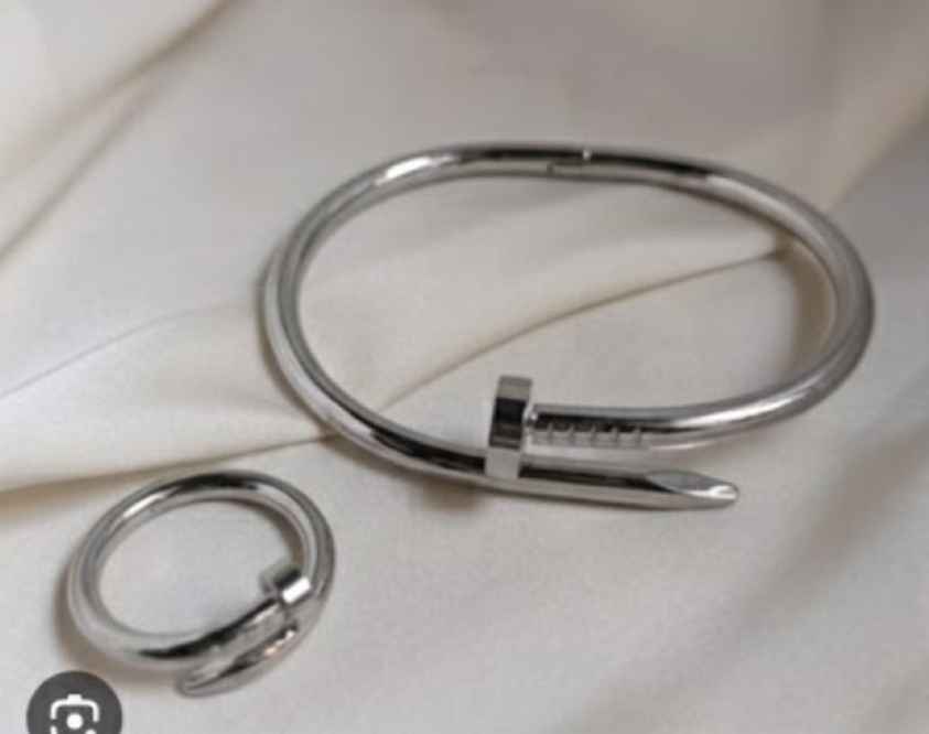 Golden Designer replica Bracelet &amp; Ring Set Stylish Stone Embedded Jewelry for Women