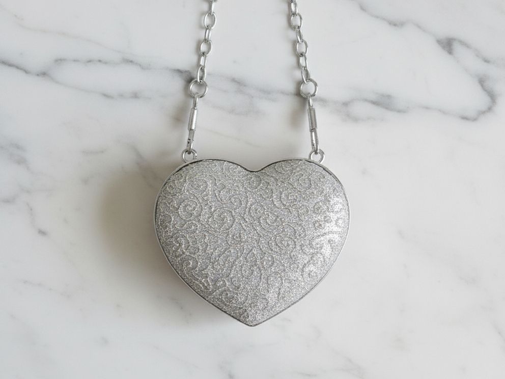 Mini Heart Clutch