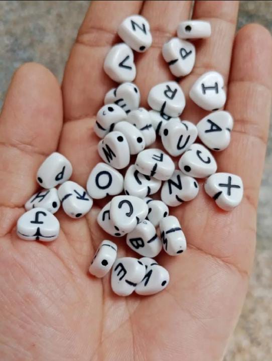 Random Mixed Letter Acrylic Beads Flat Round Alphabet Charms Beads For Bracelet Necklace Jewelry Making