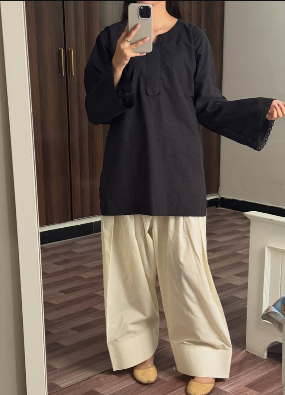 2pc kameez shalwar in black abd white color trending short shirt and farshi shalwar for girls women