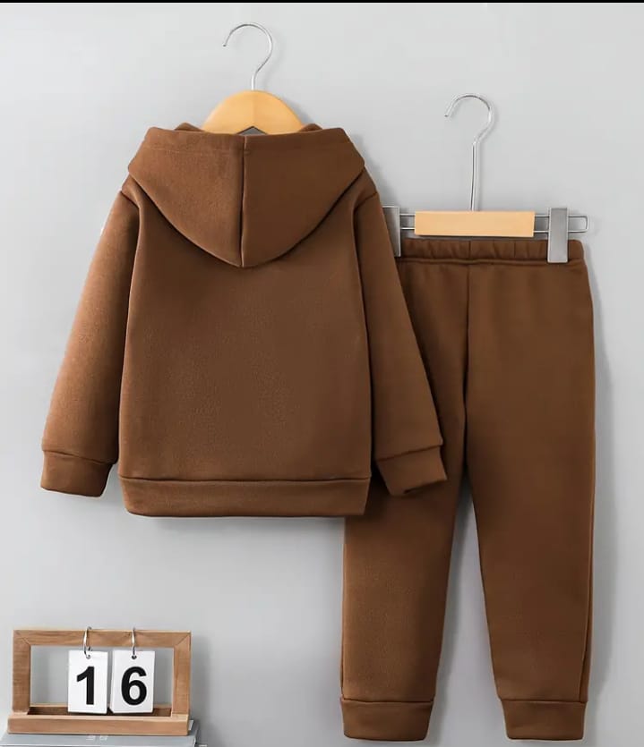 KIDS WINTER TRACKSUIT(HOODIE TROUSER SET TRENDY PRINTED FOR KIDS)./WINTER TRACKSUIT FOR KIDS 

SPECIALITY:

HIGH QUALITY KANGAROO POCKET HOODIE 

KIDS SPECIAL ZIP POCKETS TROUSER 

LONG LASTING PRINTED