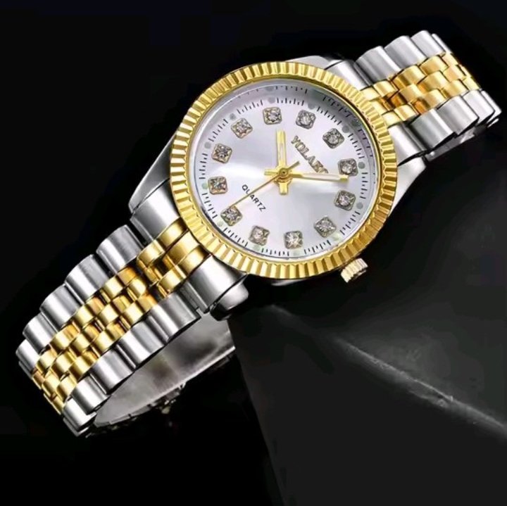 Womens Classic Fashionable Watch With Diamonds Imported Girls luxury wrist watch Quartz watches for ladies full water Resistant women's watches