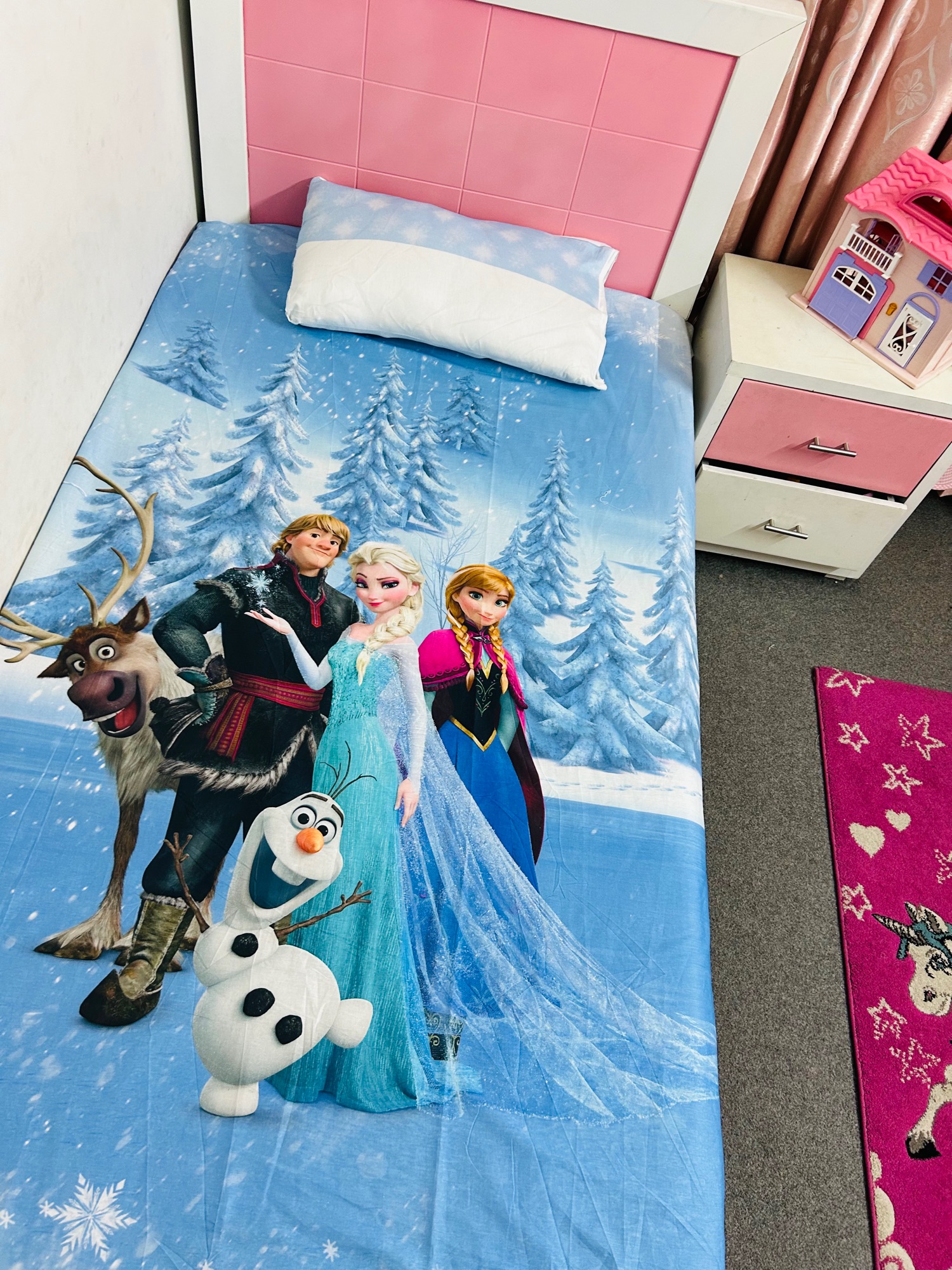 Kids Printed Bedsheets(stitched) Frozen All Characters Printed