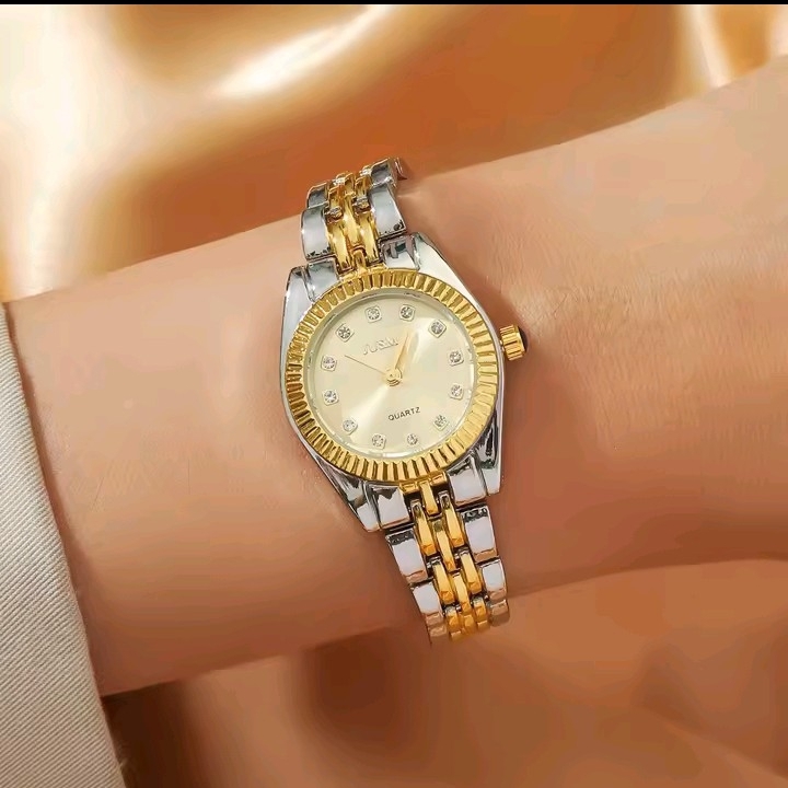 Womens Classic Fashionable Watch With Diamonds Imported Girls luxury wrist watch Quartz watches for ladies full water Resistant women's watches