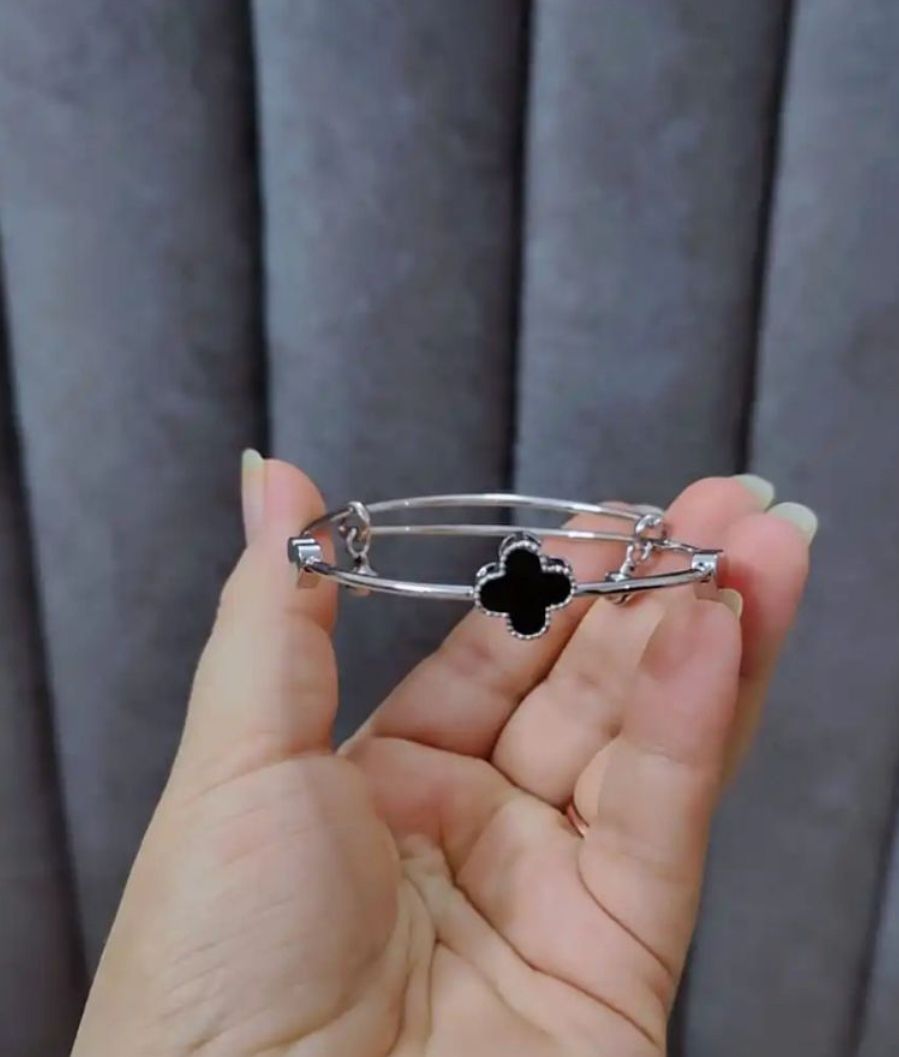 Alloy Adjustable Clover Bracelet for Women – Trendy Pair of Bangles – Classic Style – All Season, Available in Multicolors