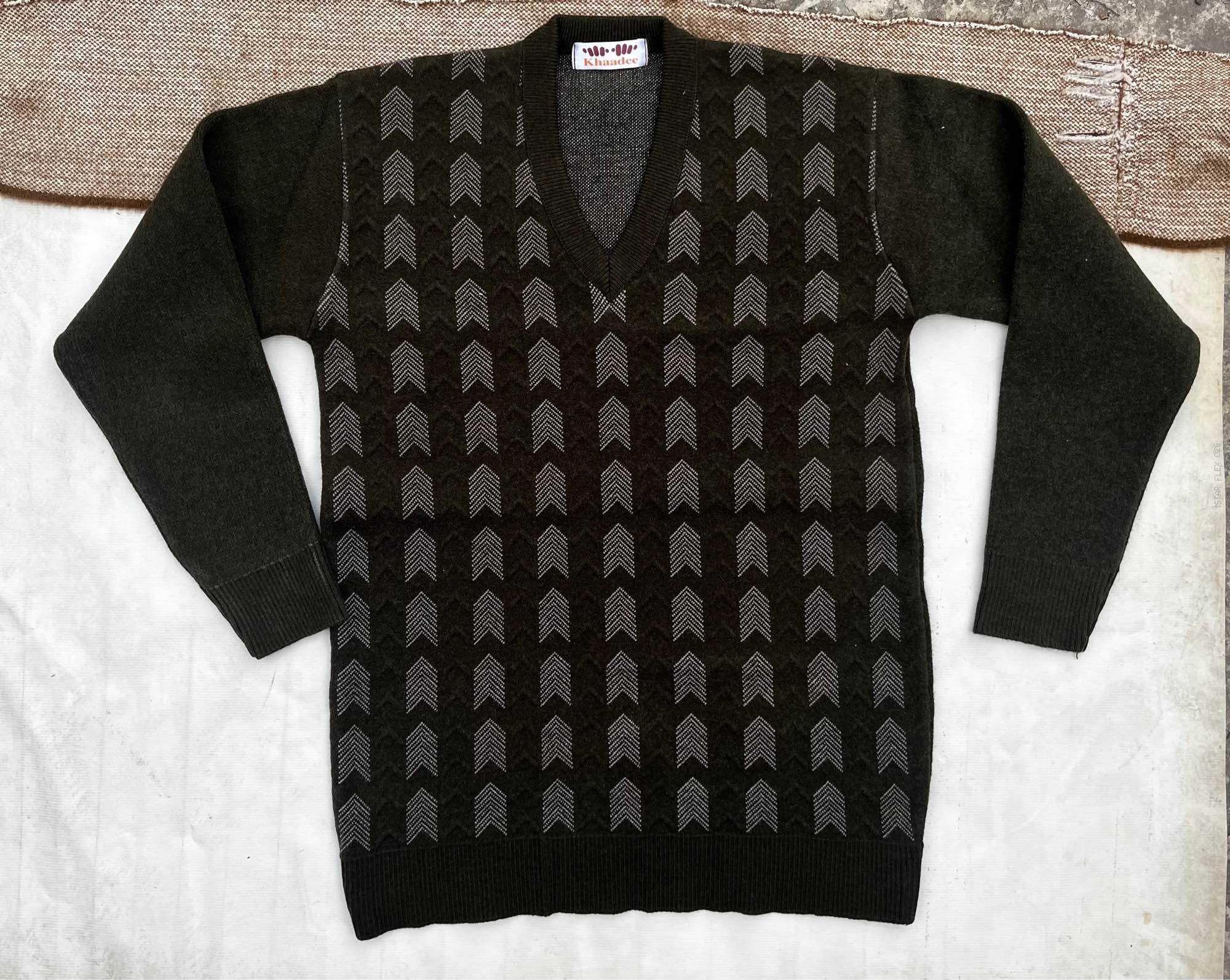 Sweaters for men full sleeves v neck pure wool