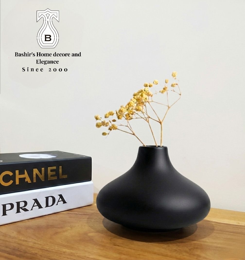 Modern Handmade Flower Vase – Black & White Decorative Ceramic Piece