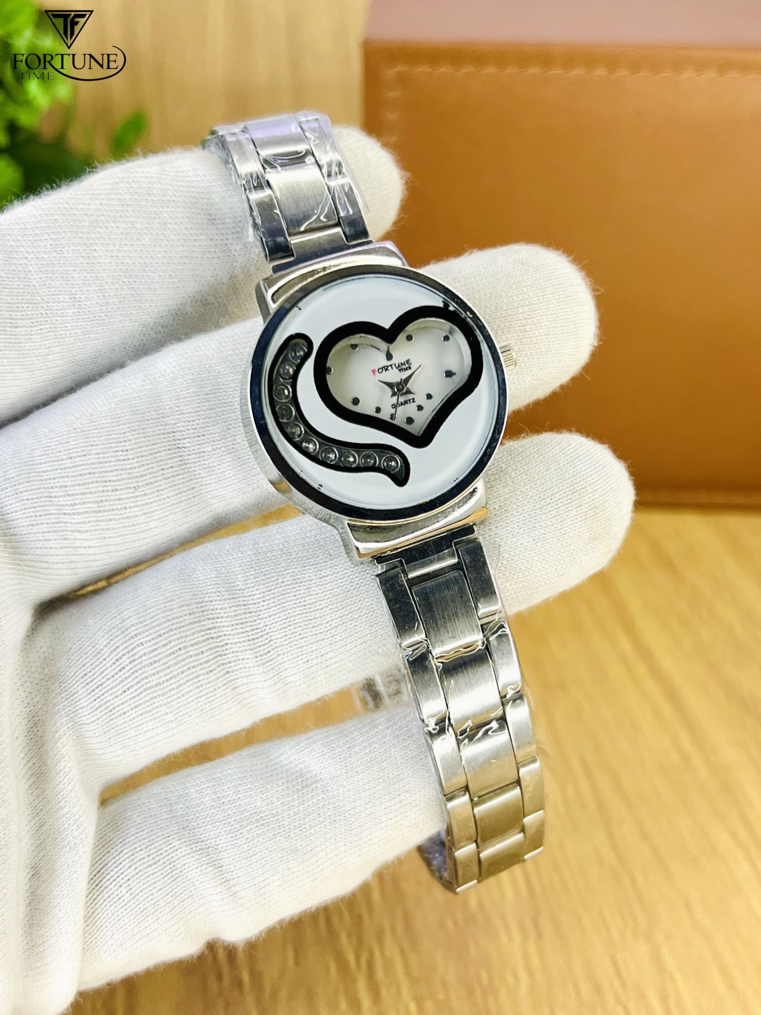 Chronograph Style Analog Watch For Women Elegant Casual Style Reliable Accurate Timekeeping Comfortable Strap For Everyday Wear