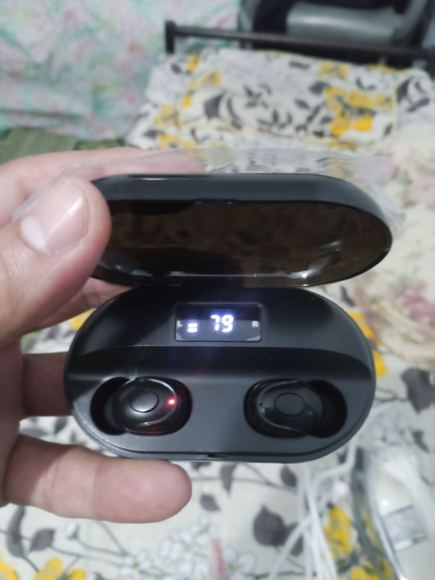 Tws wireless earbuds with mobile power bank|1500Mah power bank with Led Display Bluetooth Headset