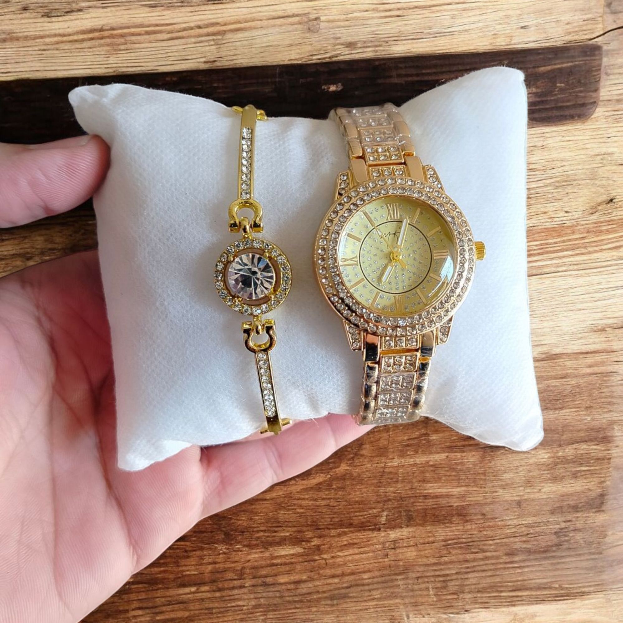 HOT DEAL NO1 Luxury Rhinestone Ladies Watch Gypsophila Quartz Watches Alloy Strap Crystal Watch Digtal Clock Wrist Watches