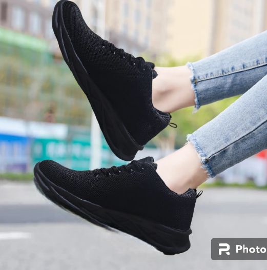 Trendy Men’s Black Sneakers – Breathable Mesh Lightweight Casual Shoes for Walking, Jogging & Sports