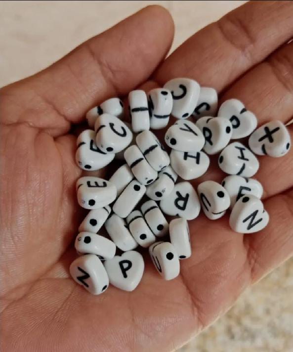 Random Mixed Letter Acrylic Beads Flat Round Alphabet Charms Beads For Bracelet Necklace Jewelry Making