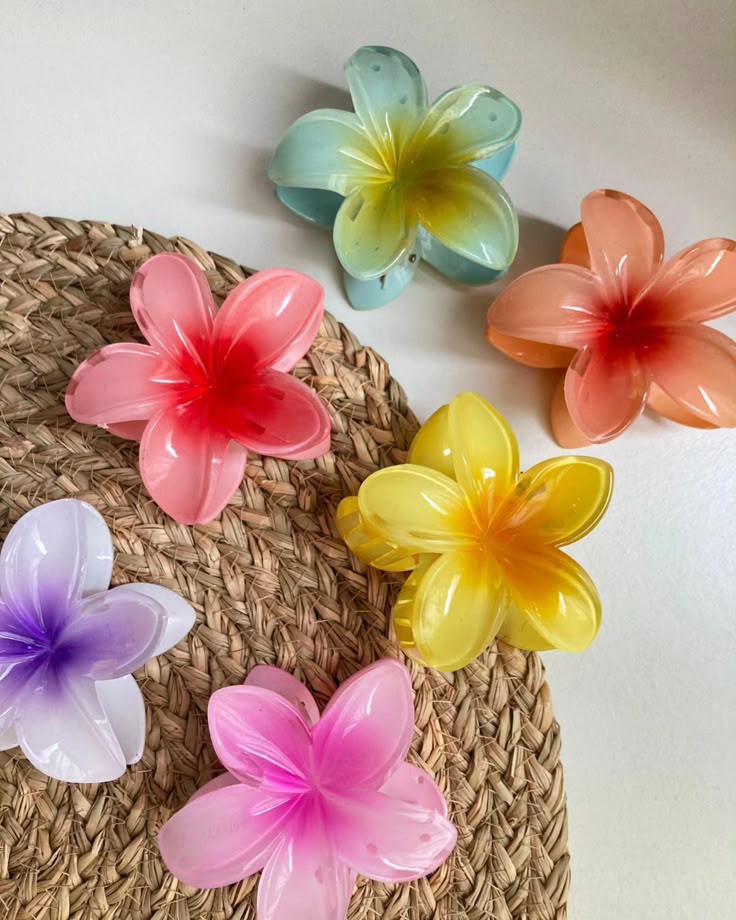 extra Medium size flower 🌸 claw clips