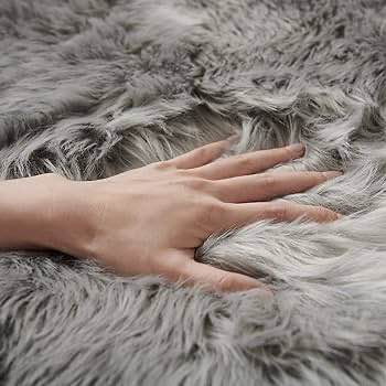 Luxury White Round Faux Fur Sheepskin Rug  Soft Fluffy Area Rug for Bedroom and Living Room Modern Shaggy Circle Rug for Warm Cozy Plush Feel Shaggy Floor Mat for Ultimate Comfort