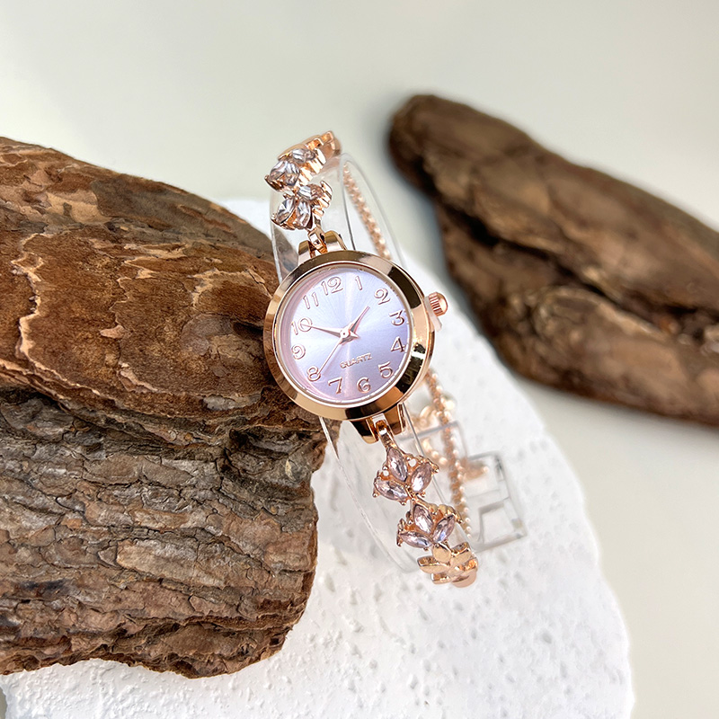 Fashionable Elegance Ladies' Three-Leaf Clover Watch Arabic Numerals Simple Diamond-Encrusted Luxurious Adjustable Quartz Bracel