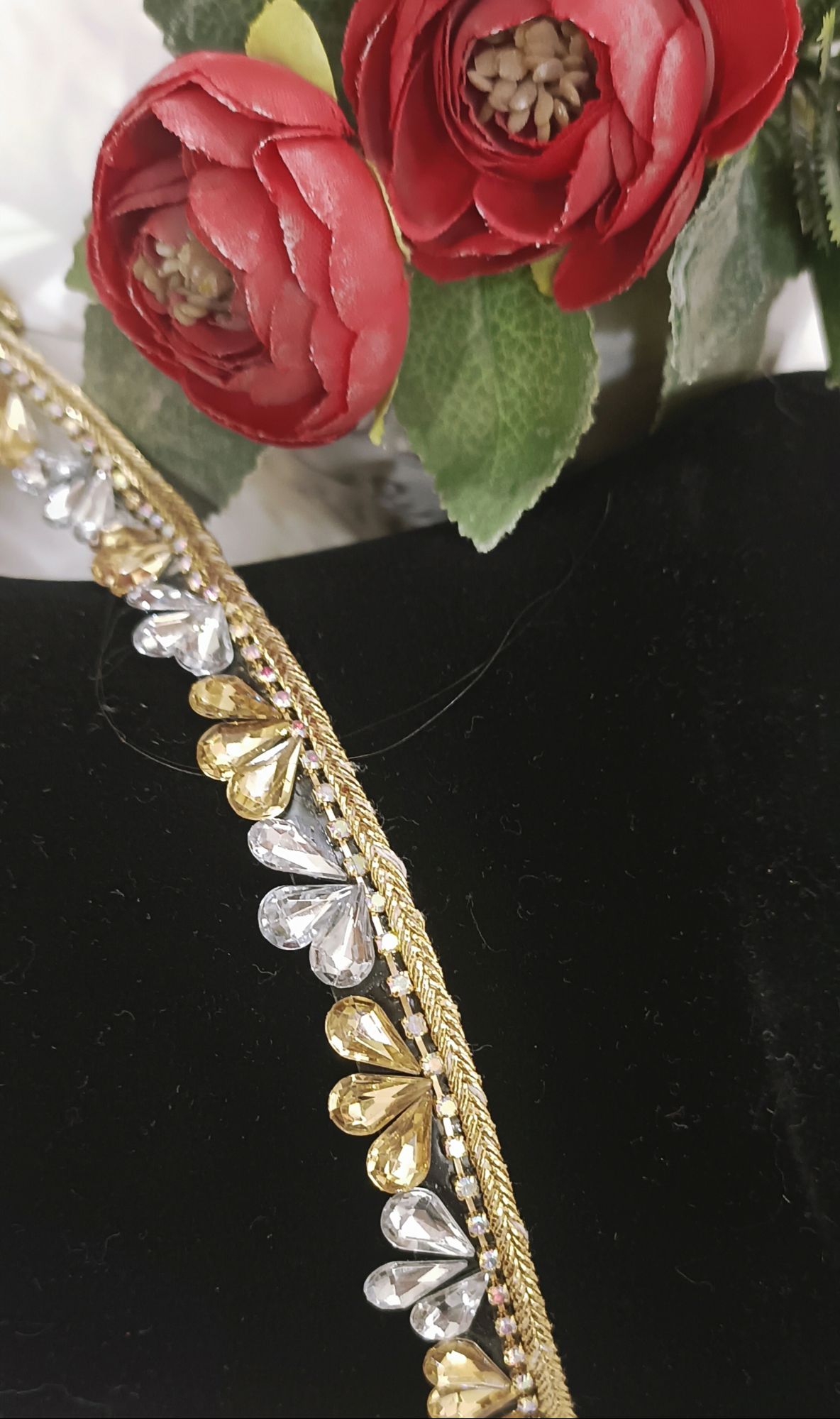 beautiful rhinestone and pearl lace par yard