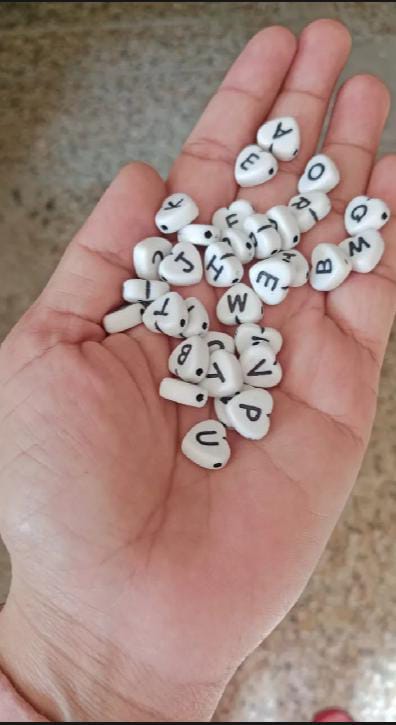 Random Mixed Letter Acrylic Beads Flat Round Alphabet Charms Beads For Bracelet Necklace Jewelry Making