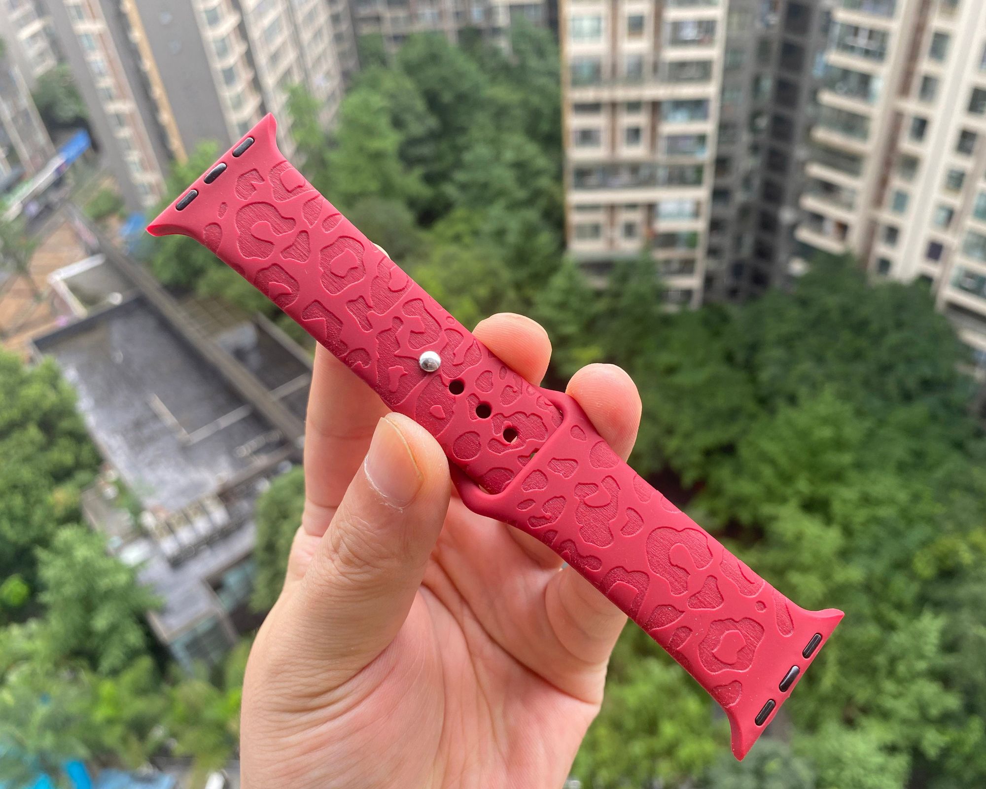 Premium Silicone Smart Watch Strap 42mm to 49mm – Soft Waterproof Sports Wrist Band Adjustable Replacement Strap for Men & Women