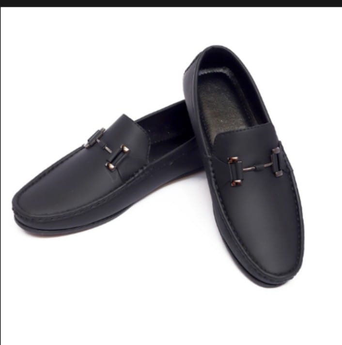 Loafer Mauza shoes of excellent quality black color have been prepared for men and boys which are of very different quality.