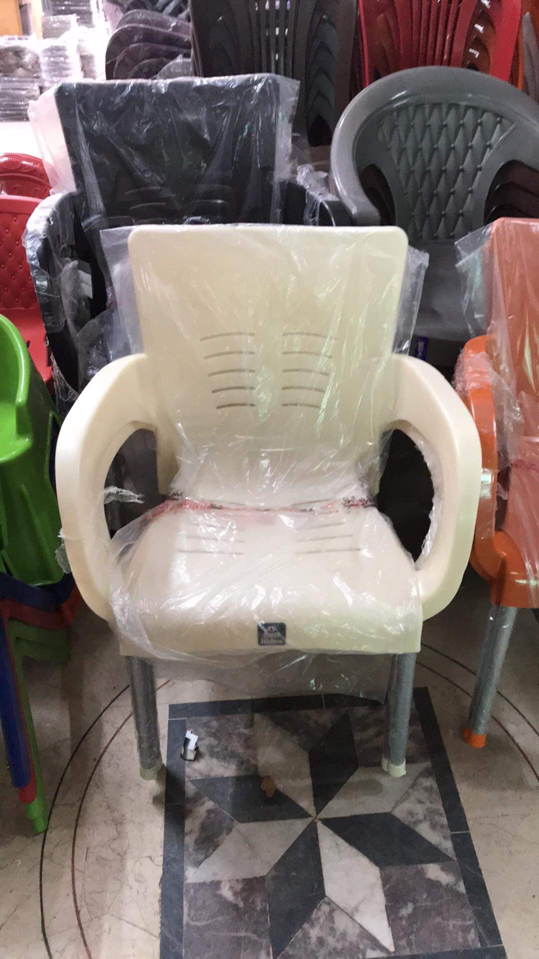 Wings Flexo Plastic Chair Pure Plastic Made With Metal Legs