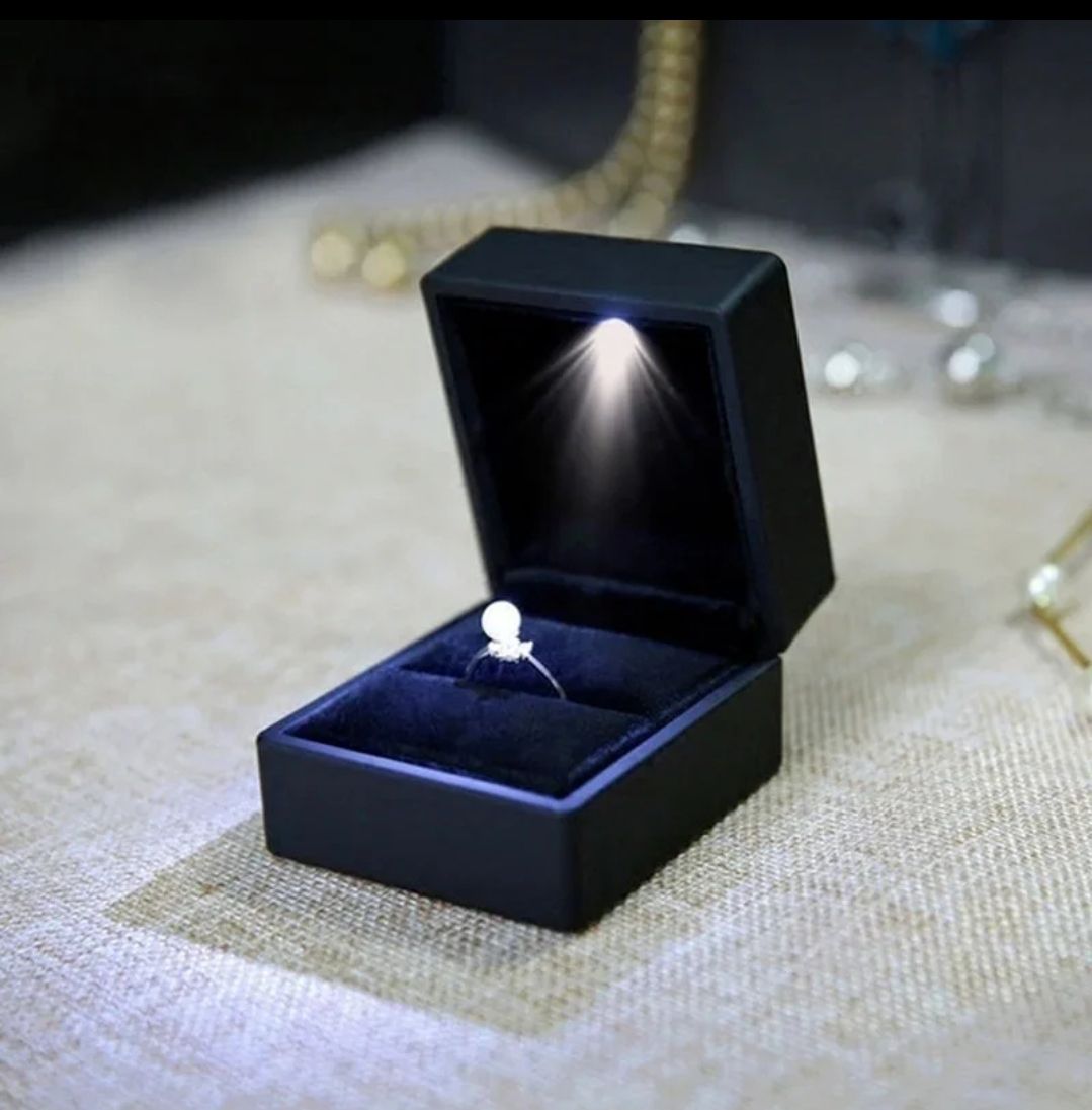 LED Jewelry Box for Ring Necklace Luxury Velvet Jewelry Storage Cases Engagement Ring Display Case Gift Packaging Showcase