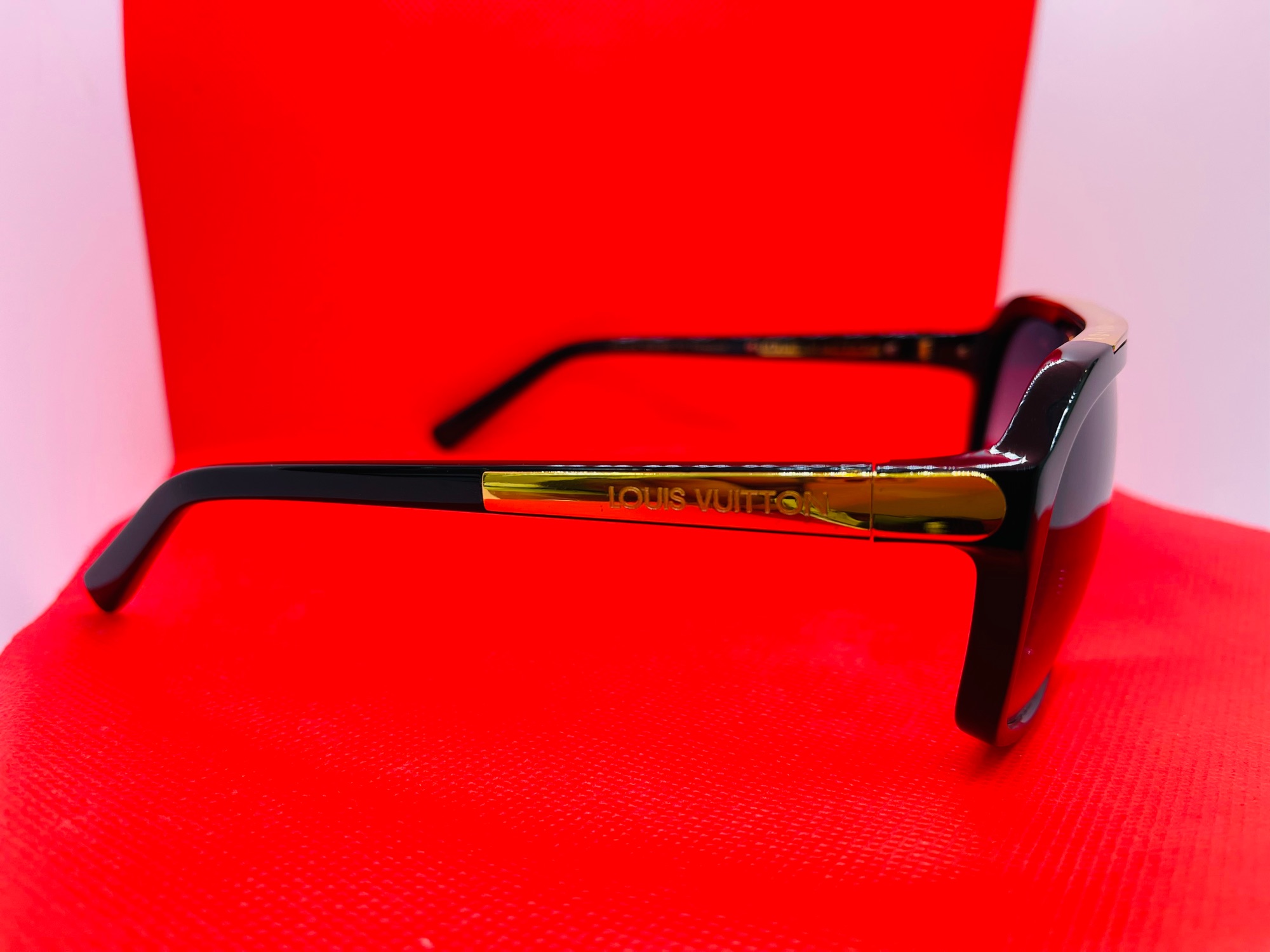 Z0350w Black And Gold Louis Vuitton Sunglasses Lv Evidence Lunette