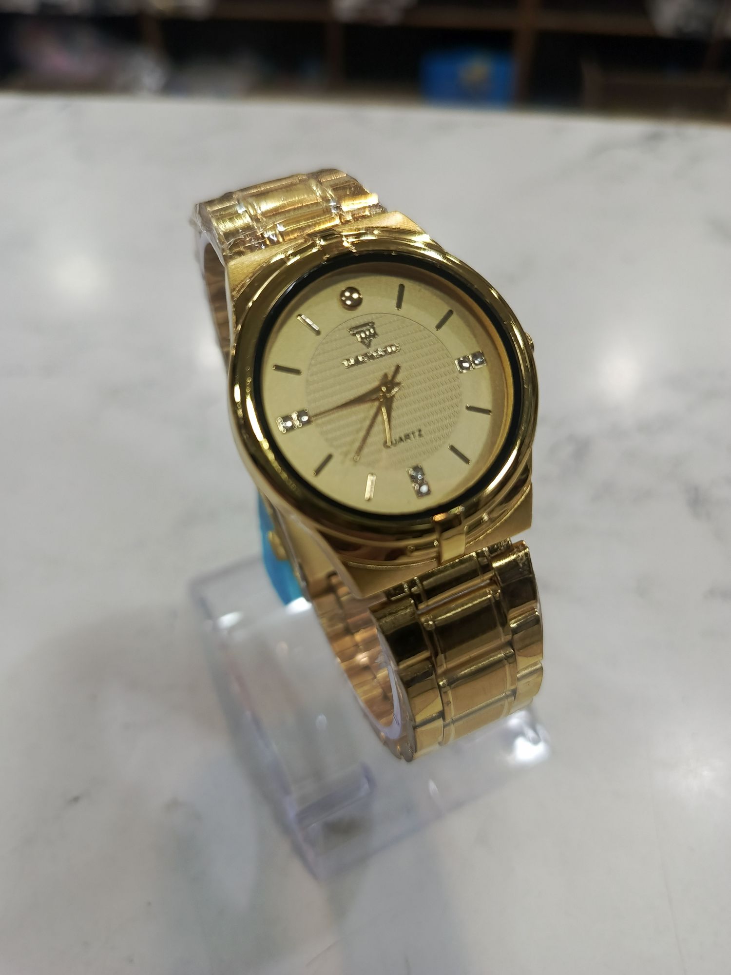 LADIES GOLDEN CHAIN WATCH