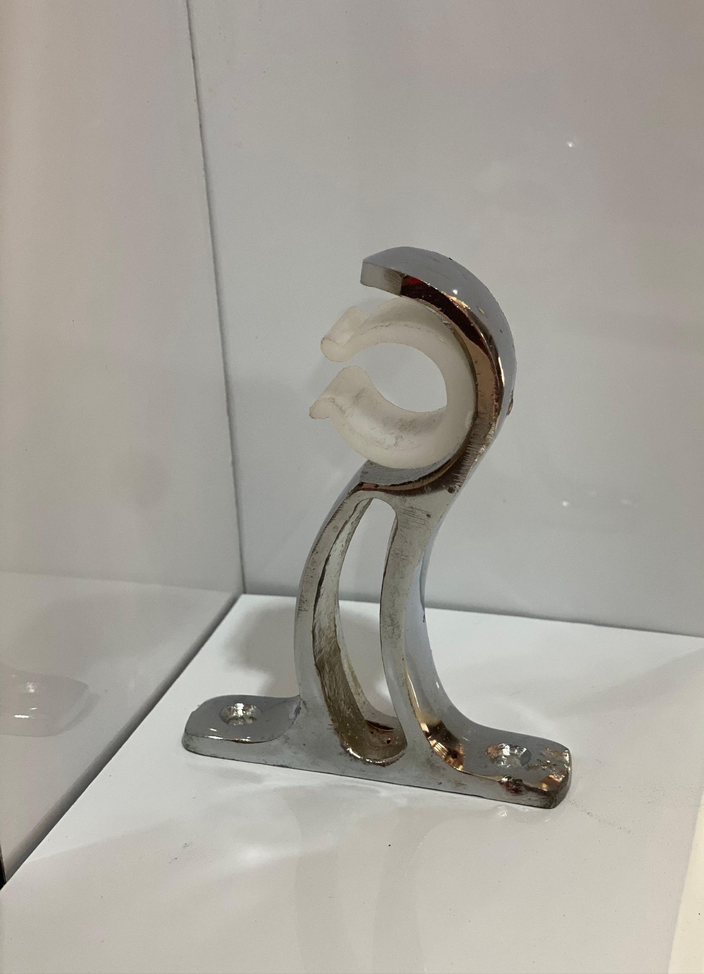 Curtain bracket