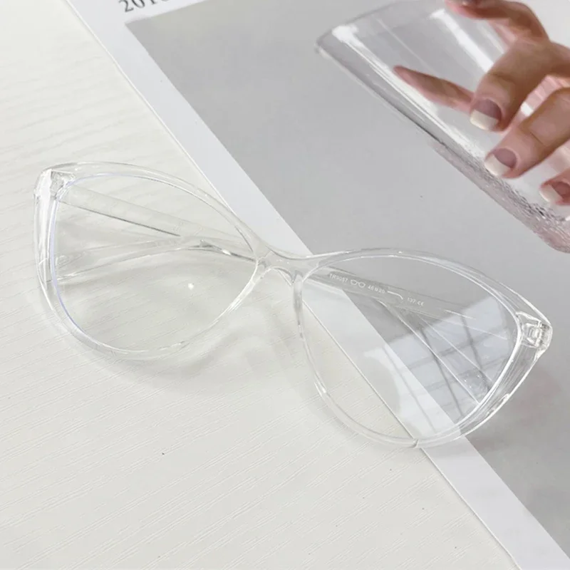 Y2k New Trendy Triangle Cat Eye Anti Blue Light Classic Ultra Light Women Glasses Popular Style Unisex Spectacles