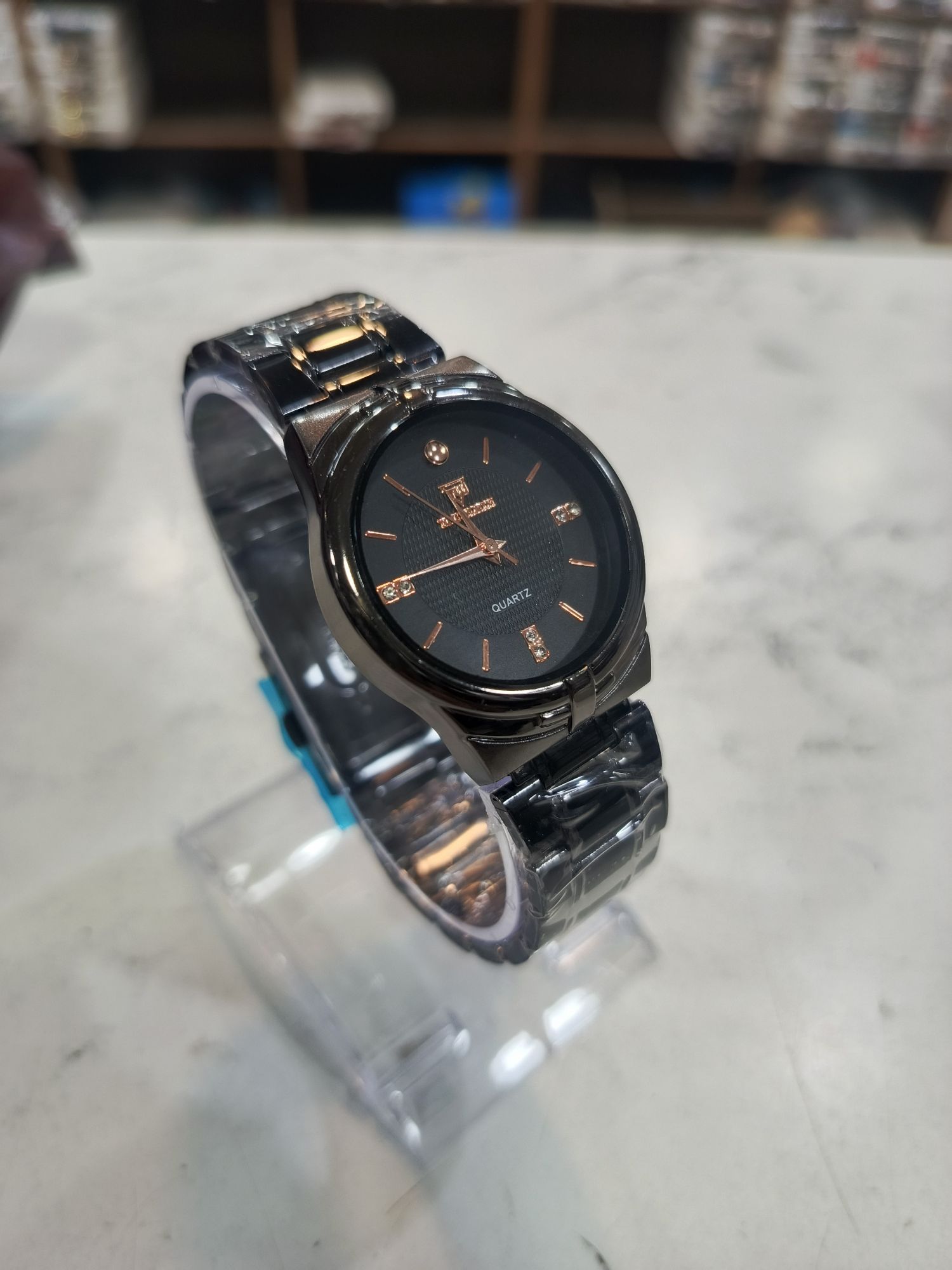 LADIES GOLDEN CHAIN WATCH