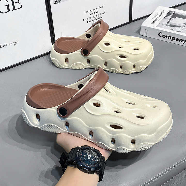 Comfortable Dual-Tone Men’s Clogs with Adjustable Backstrap – Non-Slip Casual Slides