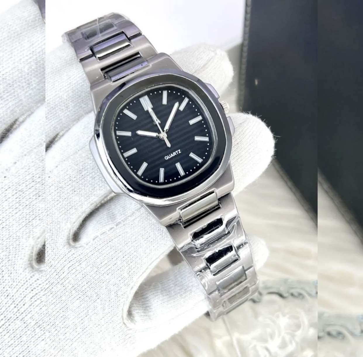 Watch for Men Rubber and Chain Strap Quartz Diver Watch Sports and Luxury Style Multiple Colors